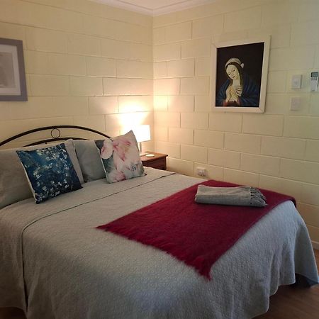 J & Ella'S Holiday House - 1 Bedroom, 1 Bathroom Home Cooktown Exterior foto