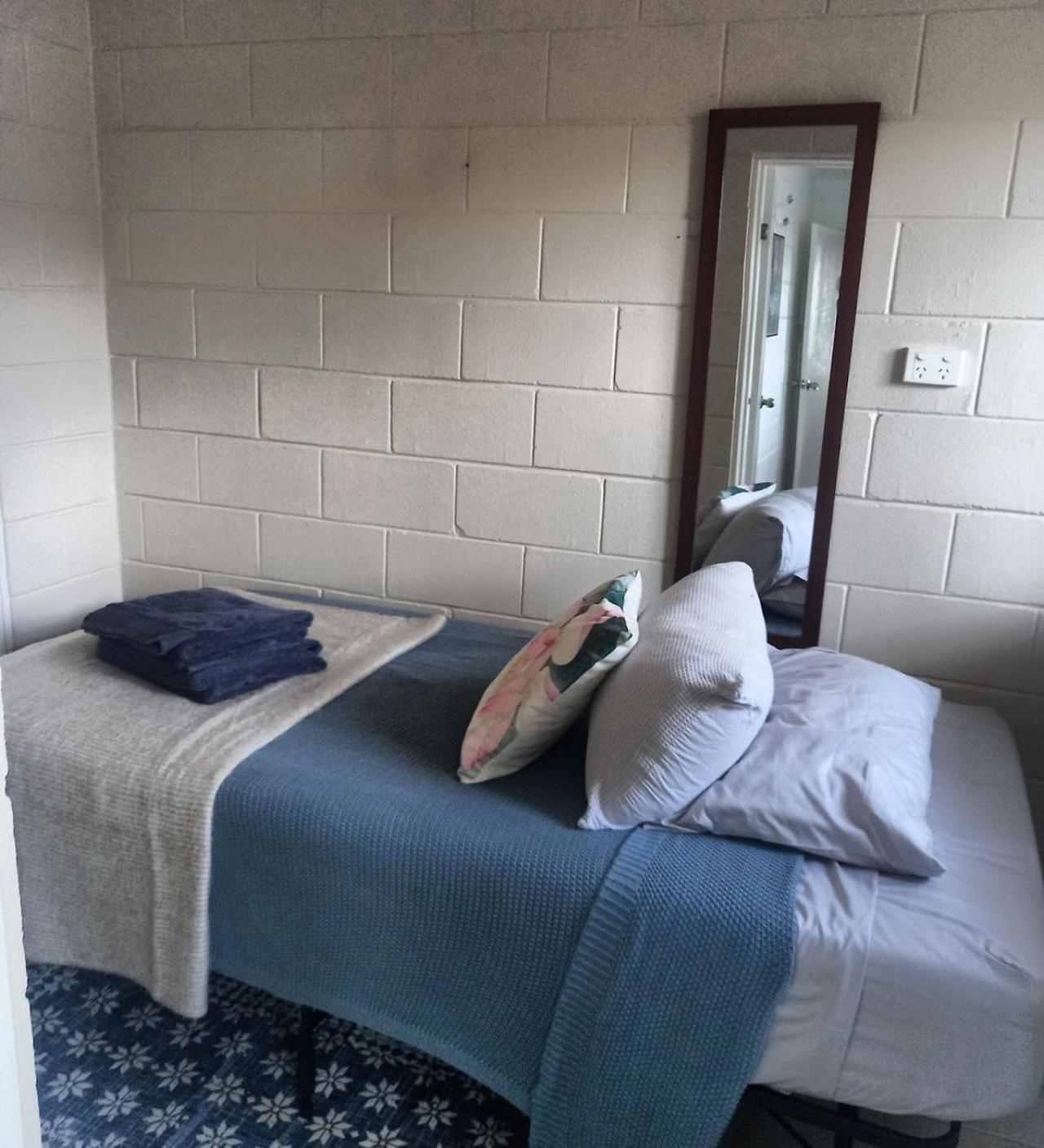 J & Ella'S Holiday House - 1 Bedroom, 1 Bathroom Home Cooktown Exterior foto